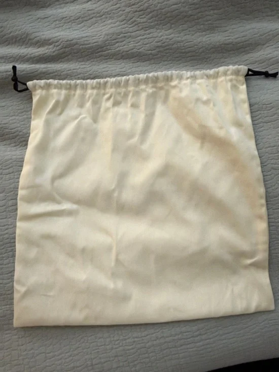 Fendi Drawstring Dust Bag in Cream with Black Logo - Picture 5 of 6